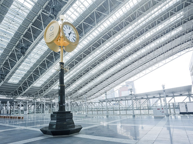 箔の輝きで、地域のシンボルとなる建物に。