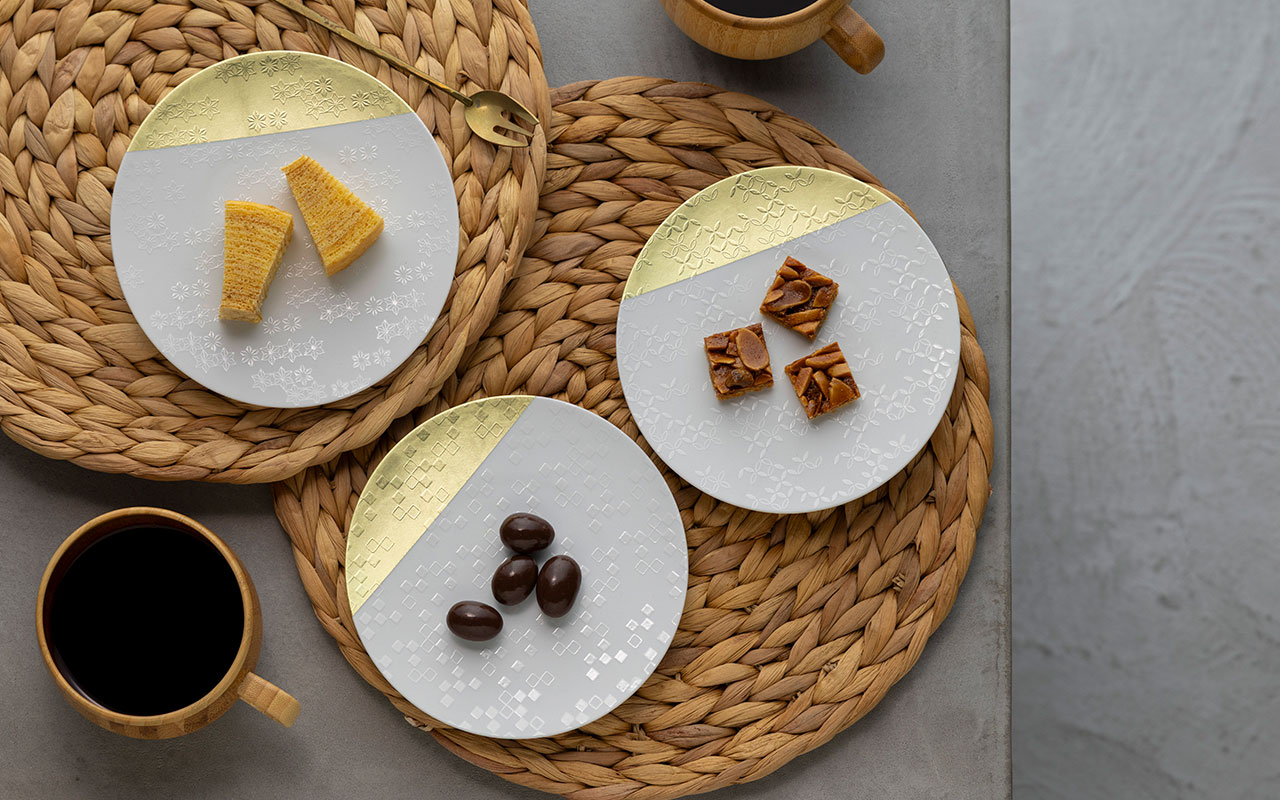 日々の食卓に潤いをもたらす、かわいらしい銘々皿