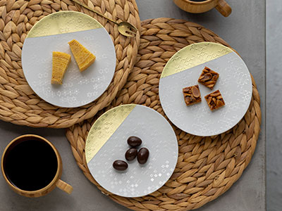 日々の食卓に潤いをもたらす、かわいらしい銘々皿