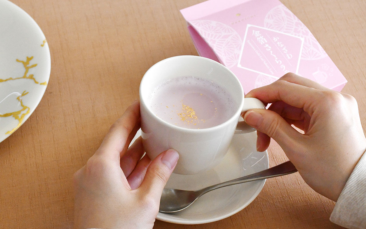 人気の金箔入り飲料に、桜香る新作 「金箔さくらラテ」発売
